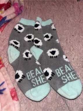 Cozy Grey Sheep Fuzzy Ankle Socks with Mint Accents